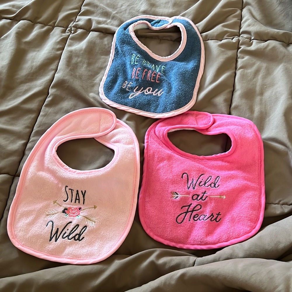 Girls feeding bibs